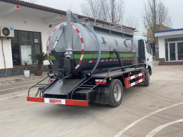 帝宏牌YTH5122GXW6EQ型吸污車(chē)