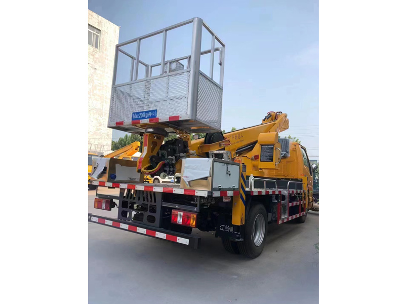 高空作業(yè)車(chē)